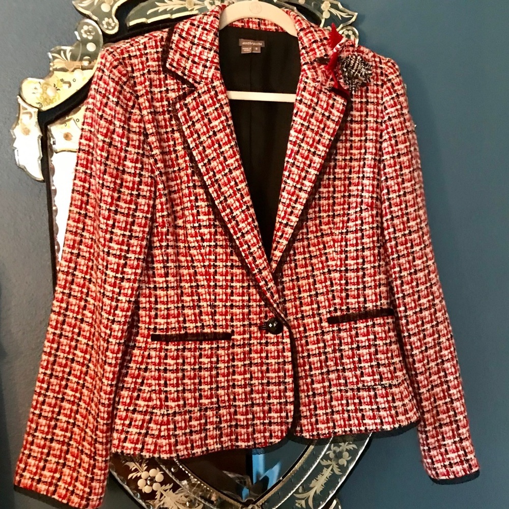 Red Preppy Plaid Suit Jacket Sz 8 Very flattening! St John vibes all day.Classic